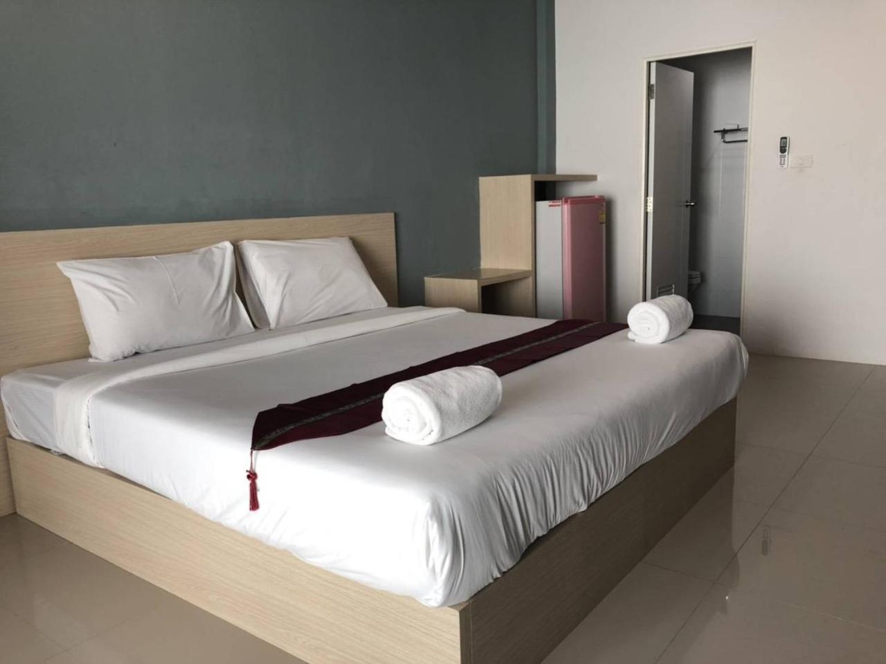 Khao Oat Airport Hotel Nai Yang Ngoại thất bức ảnh